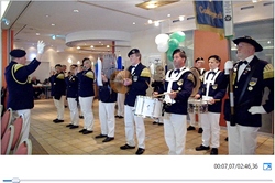 Videoclip: Schtzenliesel - Spielmannszug Cadenberge beim 225-jhrigen Jubilum des Schtzenvereins von 1787 e.V. am 24.06.2012 im MarC 5 - Copyright: A. Protze - Klick auf das Bild startet die bertragung ...