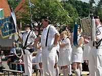 Spielmannszug bei der 860-Jahrfeier in Cadenberge auf dem Marktplatz am 01.06.2008 - Klick vergrert