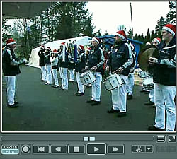 Video-Clip: Stndchen des Cadenberger Spielmannszuges beim Weihnachtsmarkt am 14.12.2008 - Klick auf das Bild startet Download.