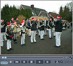 Video-Clip: Weihnachtslied des Cadenberger Spielmannszuges beim Weihnachtsmarkt am 14.12.2008 - Klick auf das Bild startet Download.
