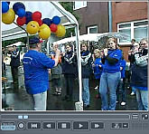 Video-Clip: Ständchen des Cadenberger Spielmannszuges vor der Bäckerei Ahrens beim Straßenfest am 19. Juli 2008 - Klick aufs Bild startet Download ...