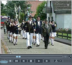 Video-Clip: Cadenberger Spielmannszug beim Umzug durch den Heideweg im Rahmen des Schtzenfestes am Sonntag, 29.06.2008 - Klick aufs Bild startet Download ...