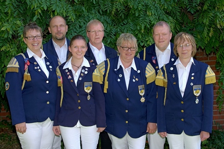 Der Vorstand des Spielmannszugs Cadenberge beim 226. Cadenberger Schtzenfest am Sonntag, 23. Juni 2013 - Foto & Copyright A. Protze, Klick auf das Bild vergrert
