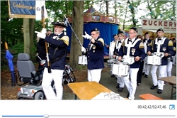 Videoclip zur Rückkehr des Cadenberger Spielmannszuges am Sonntag mit Fahneneinmarsch beim Schützenfest am 23. Juni 2013 - Copyright A. Protze - Klick auf das Bild startet die Übertragung ...