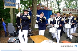 Videoclip zur Rckkehr des Cadenberger Spielmannszuges am Sonntag mit Fahneneinmarsch beim Schtzenfest am 23. Juni 2013 - Copyright A. Protze - Klick auf das Bild startet die bertragung ...