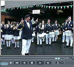 Video-Clip: Cadenberger Spielmannszug beim Langenstraenschtzenfest auf dem Hof von Schorsch Heinen am Samstag, 06.09.2008 - Klick aufs Bild startet Download ...