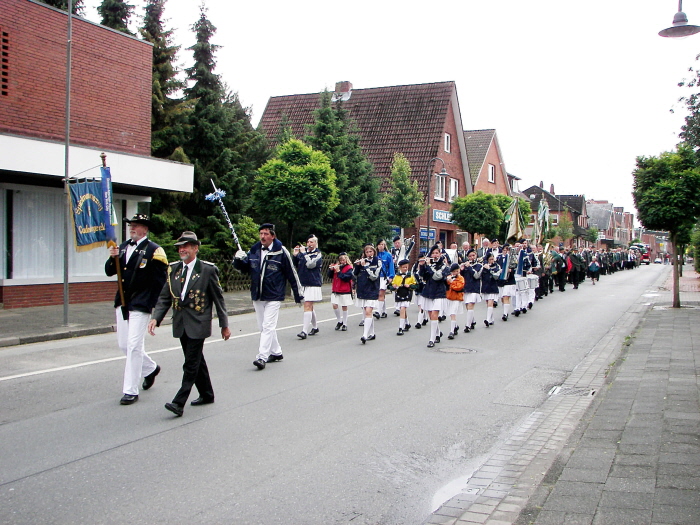 Ein langer Zug