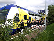Ausmarsch 1 des Spielmannszuges vom Cadenberger Bahnhof bei der metronom-Präsentation am 25.8.07 - Klick vergrößert