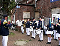 Cadenberger Spielmannszug bei der metronom-Zugprsentation am 25.8.07 - Klick vergrert