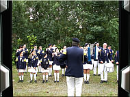Cadenberger Spielmannszug bei der metronom-Zugprsentation am 25.8.07 in Cuxhaven, Blick aus der Zugtr - Klick vergrert