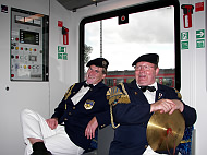 Cadenberger Spielmannszug bei der metronom-Zugprsentation am 25.8.07 Ralf Jakob, Werner Sietas - Klick vergrert
